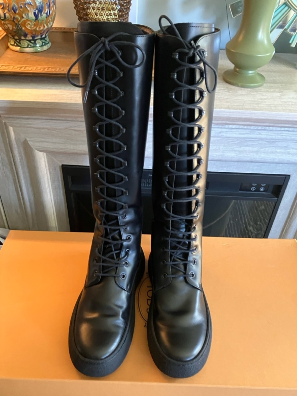 Tod’s STUNNING Luxury boots- size euro 40 or 9.5 US Women’s NWT
